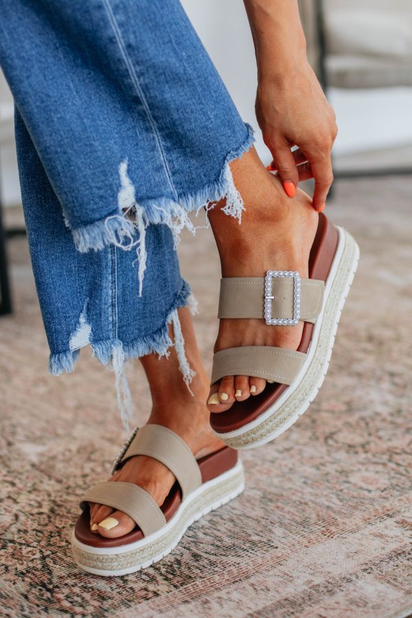 Sandals-5_3ce7d219-be3f-4381-b599-9b96811035ba